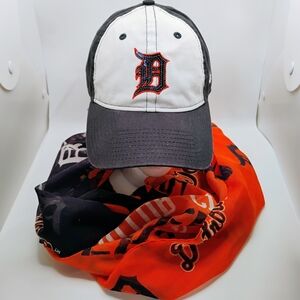 New Era Woman's Detroit Tigers Navy and White Glimmer Cap And Infinity Scarf